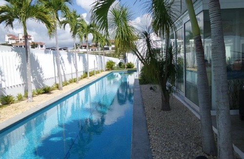 El Palmar Villa | Casa de lujo frente al mar. Escalera privada a la playa y al cálido océano Pacífico.