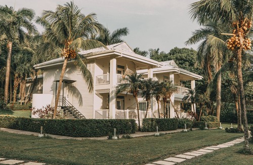 Playa Azul Apartamento | Luxury ocean front wellness retreat! Adventures, workshops, yoga, gourmet dining