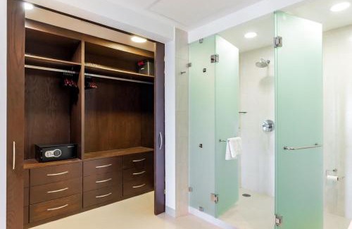 Puerto Juarez Apartamento | Luxury Ocean view condo in Mareazul Beach front - Almajuma House