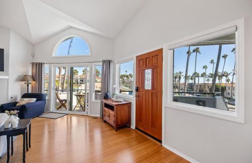 Townsite Casa | Luxury Ocean View Townhouse Steps to Sandy Beach
