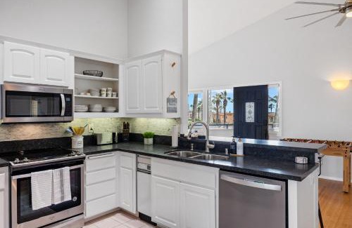 Townsite Casa | Luxury Ocean View Townhouse Steps to Sandy Beach