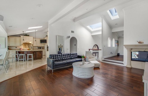 Corona del Mar Casa | Luxury Ocean View Summer Retreat. Gated Community Multiple Pools & Tennis Courts