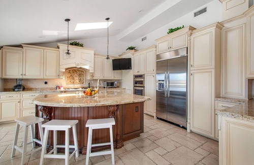 Corona del Mar Casa | Luxury Ocean View Summer Retreat. Gated Community Multiple Pools & Tennis Courts