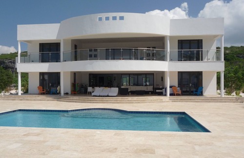 St. Marie Villa | Villa de lujo frente al mar con playa privada y homecinema