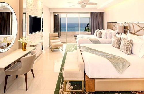 Cabo San Lucas Complejo | Luxury Oceanfront 3 Bedroom Condo w/ 5 Diamond Amenities