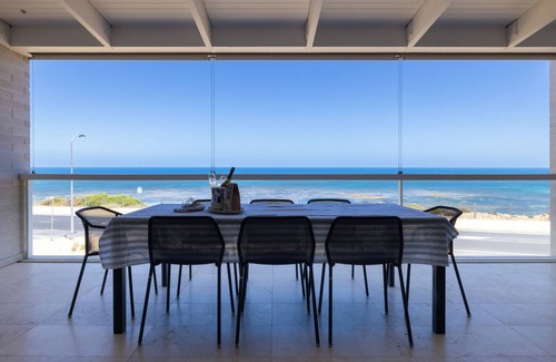Aldinga Beach Casa | Luxury oceanfront retreat close to cellar doors of McLaren Vale