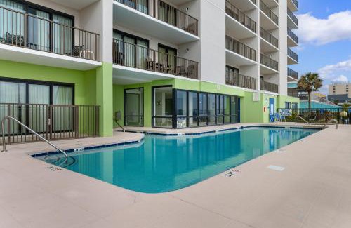 Cherry Grove Beach Apartamento | Luxury Oceanfront Condo with Pools, Hot Tub, Gym & Grill by myBeach Vacation Rentals