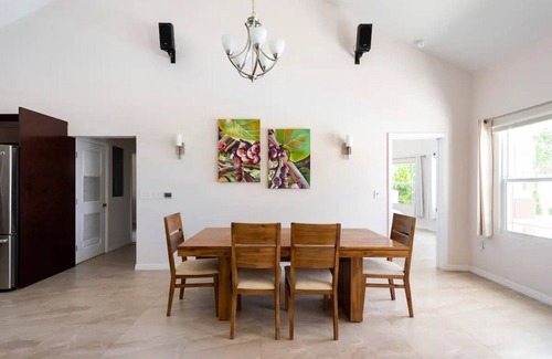 Stake Bay Casa | Villa de lujo descalzo frente al mar, 2 Master Suites, piscina