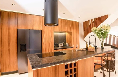 Zona Hotelera Villa | Big Beachfront Villa | WiFi | Near Famous La Isla