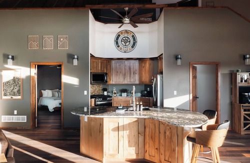 Cripple Creek Casa | Luxury Off-Grid Yurt: Hot Tub, Epic Views, WiFi, 10 Mins from Cripple Creek!