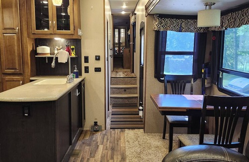 Parkland County Casa | Luxury Offgrid 5th Wheel