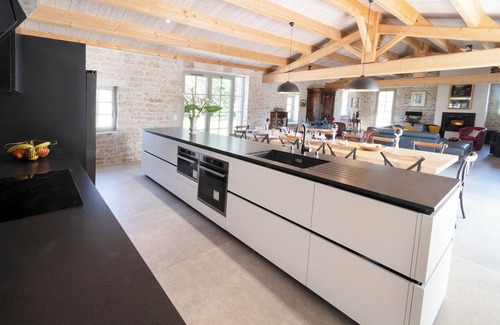 Saint-Pierre-d'Oleron Casa | Luxury oleronnaise farmhouse at the foot of the vines with private enclosed swimming pool