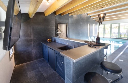 Saint-Pierre-d'Oleron Casa | Luxury oleronnaise farmhouse at the foot of the vines with private enclosed swimming pool