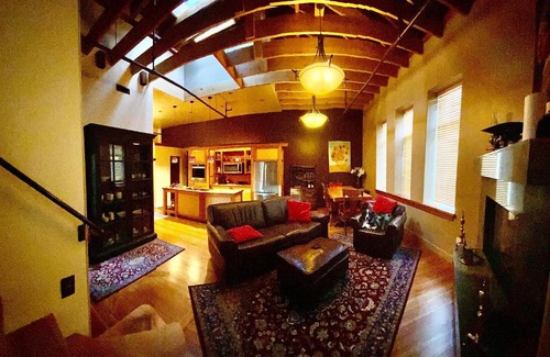 Rossland Apartamento | luxury Old Firehall Suites Rossland BC
