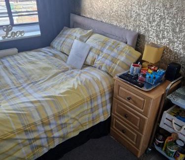 Chelmsford Casa | Luxury on a Budget Chelmsford - B&B ROOM in a quiet family home
