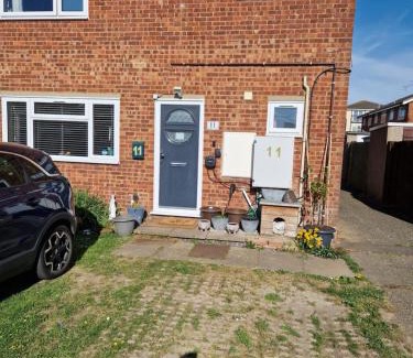 Chelmsford Casa | Luxury on a Budget Chelmsford - B&B ROOM in a quiet family home