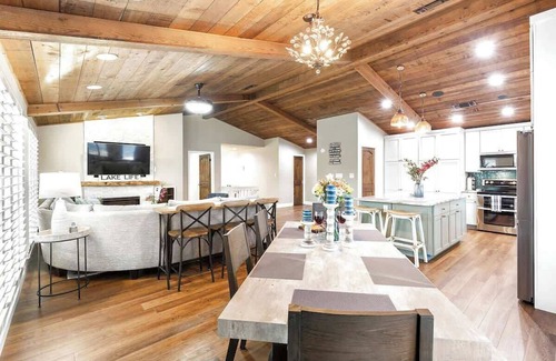 Horseshoe Bay Casa | Luxury on Lake LBJ With Hot Tub Firepit & Boat Slip