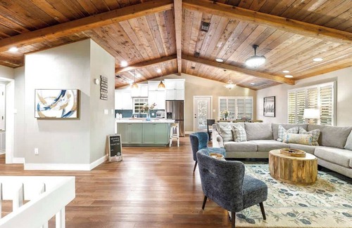 Horseshoe Bay Casa | Luxury on Lake LBJ With Hot Tub Firepit & Boat Slip
