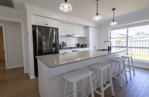 Dubbo Casa | Luxury on Lesmurdie - Close to Zoo & Golf Club