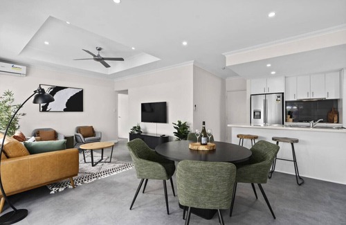 Nollamara Casa | Luxury on Lewes - 3BR | Free Wi-Fi