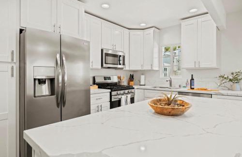 Hillcrest Casa | Luxury on Lewis By Cardo - Jacuzzi Fire Pit