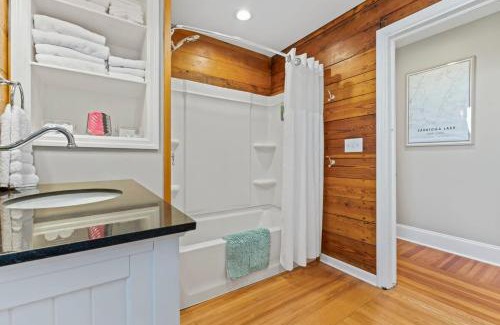 Saratoga Springs Casa | Luxury on Lincoln Home by Saratoga Stays