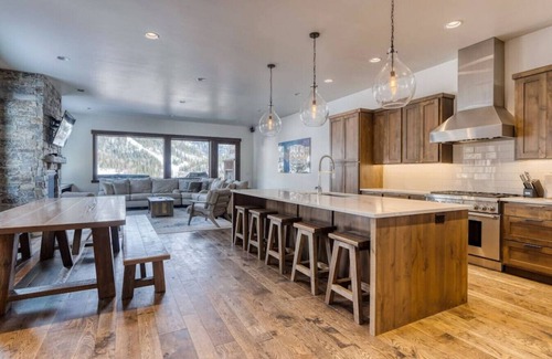 Whitefish Casa | Luxury on Whitefish Mountain! 9BD 5.5BA Sleeps 25!