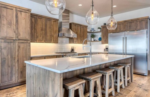 Whitefish Casa | Luxury on Whitefish Mountain! 9BD 5.5BA Sleeps 25!