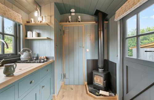 Chulmleigh Chalet De Esquí | Luxury One Bed Shepherd's Hut with Hot Tub