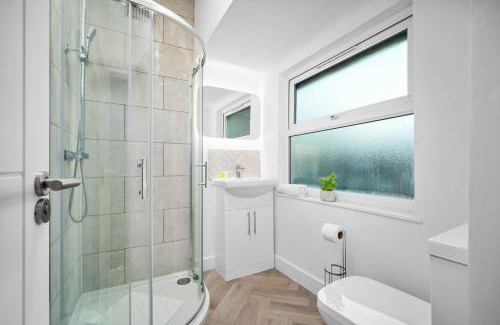 King's Heath Apartamento | Luxury One Bedroom - Fast WiFi - Netflix - On Street Parking 2BR