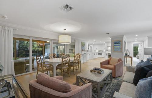 Park Shore Casa | Luxury Park Shore Home with Private Beach