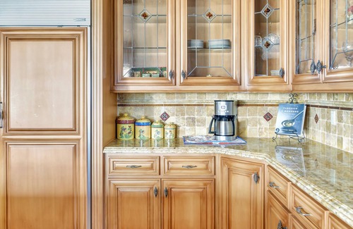 Paso Robles Casa | Luxury Paso Villa w/ pool, jacuzzi, ping pong & bocce ball - 10 min to downtown!