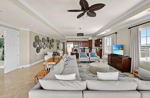 Seven Mile Beach Condominio | Luxury Penthouse at Sea Breeze #9