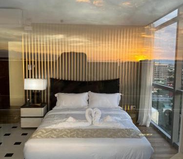 Tambo Apartamento | Luxury Penthouse & High-Floor Hotel near City of Dreams, Casino, and Airport