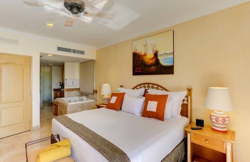 El Médano Ejidal Complejo | Luxury Penthouse at Villa Del Arco Cabo San Lucas Sleeps 6, Jun 21-27