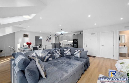 Wythenshawe Apartamento | Luxury Penthouse Near Airport and Trafford Centre