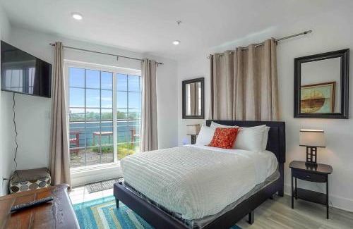 Northeast Casa | Luxury Penthouse , Private RoofDeck & Amazing View