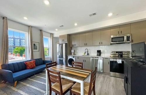 Northeast Casa | Luxury Penthouse , Private RoofDeck & Amazing View