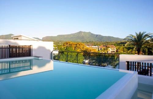 Grande Riviere Noire Apartamento | Luxury Penthouse River Mouth Views & Pools