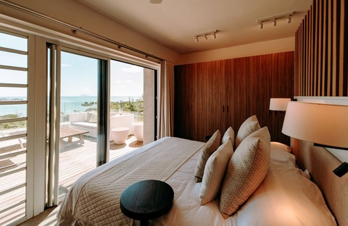 Calebasses Apartamento | Luxury Penthouse - stunning lagoon view, 4 bedroom, private pool & communal pool
