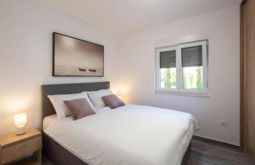 Moca Apartamento | Luxury Penthouse - Views, Hot Tub & Pool