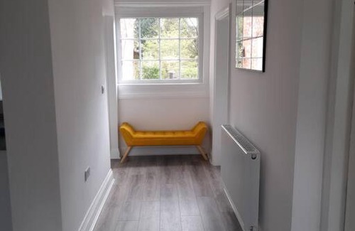 Wolverhampton Casa | Luxury period 7 bedroom home in heart of Wombourne village