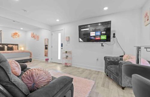 Old East Dallas Apartamento | Luxury Pink Suite in Downtown