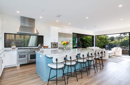 Loma Portal Casa | Luxury Pool Haven with Views and Fireworks