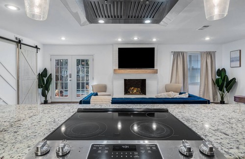 Oak Cliff Casa | Luxury | Pool + Hot tub + Game Room | Sleeps 9!