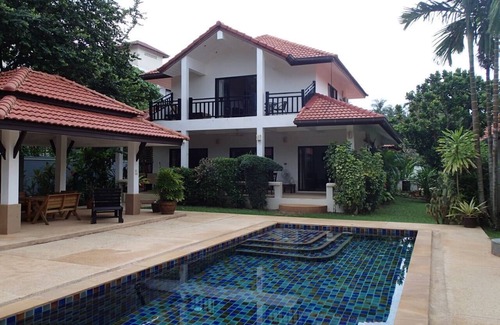 Ko Lanta Villa | Villa de lujo con piscina en Long Beach - grande y bien amueblada