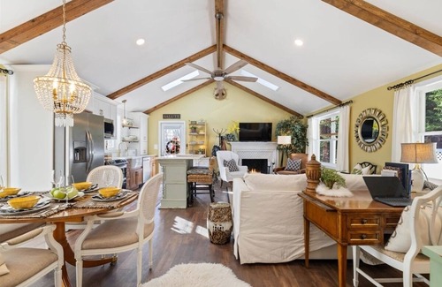 Old Saybrook Center Casa | Luxury & Premier Location-THE CASHMERE COTTAGE! Near the Kate / Saybrook Point!