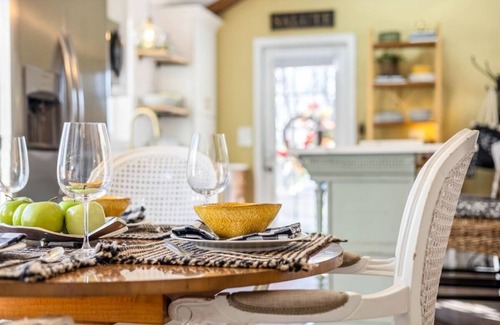 Old Saybrook Center Casa | Luxury & Premier Location-THE CASHMERE COTTAGE! Near the Kate / Saybrook Point!