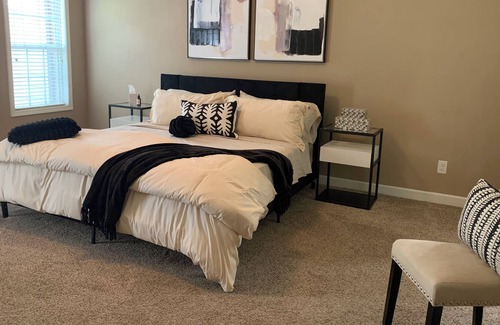 Fayetteville Casa | Luxury Private Community with gated access, a chic getaway 20 mins from Ft Bragg
