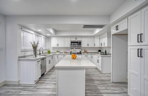 Lake Isabella Casa | Luxury Private Lake Home For Larger Groups on Acre with Huge Private Suite